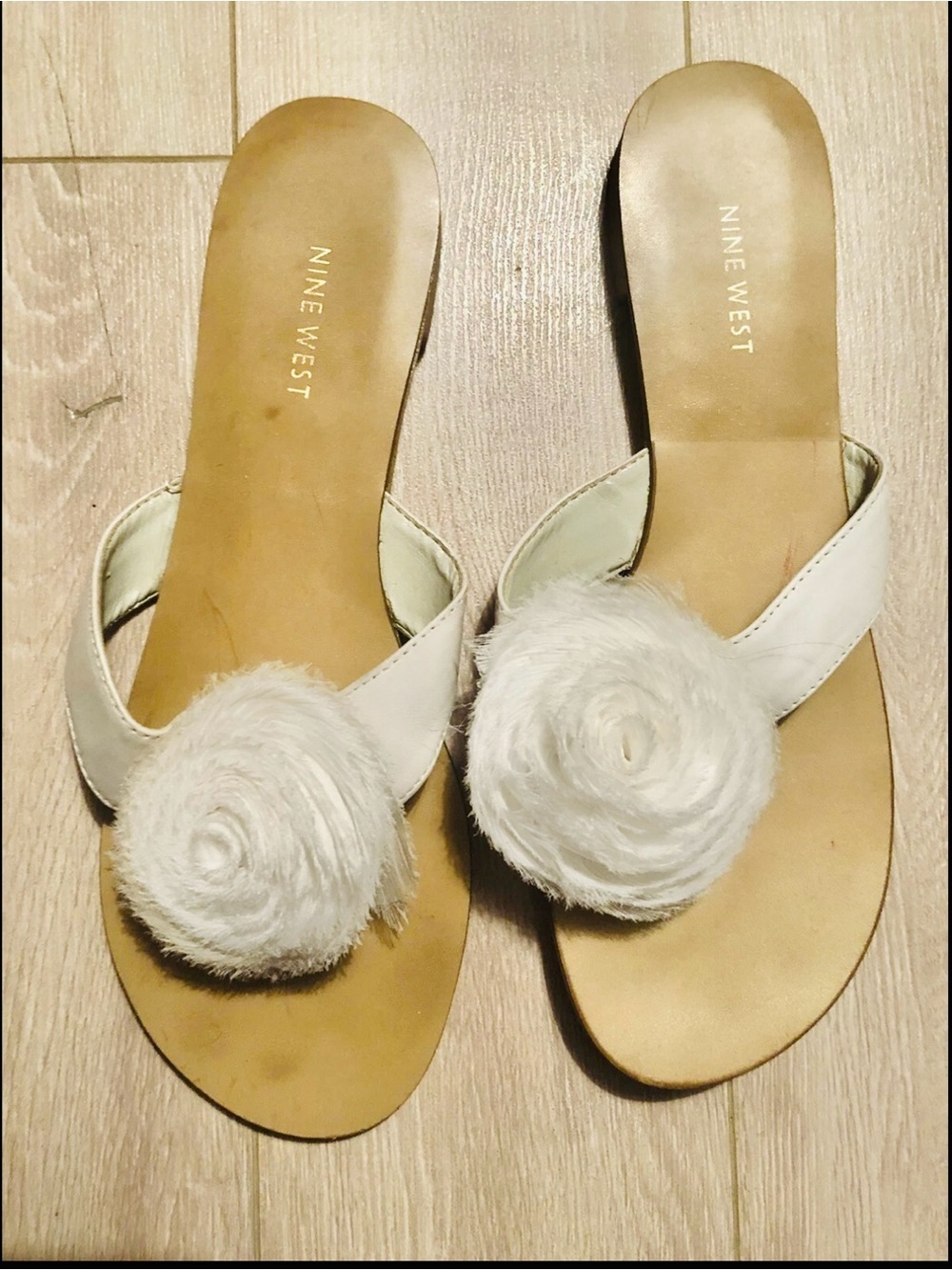 Nine West  Women's White  Leather Flip Flop Sandals Slip On Flats Shoes Size 9.5